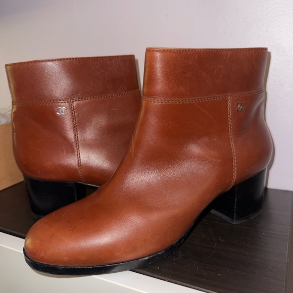 CHANEL ankle Boots with CC monogram - Picture 10 of 16